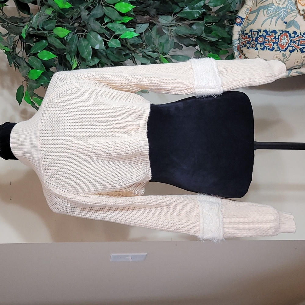 Sexy Cropped sweater! - Picture 4 of 5